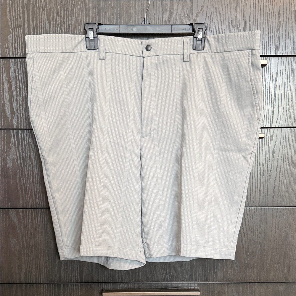 Haggar Men's Light Gray Flat Front Shorts